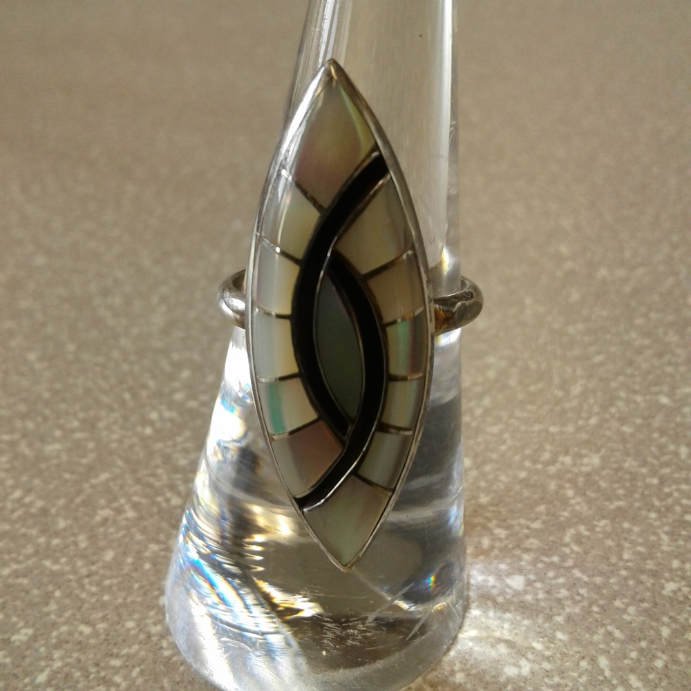 Native American Vintage Hummingbird Mother of Pearl Ring - Picture 7 of 9